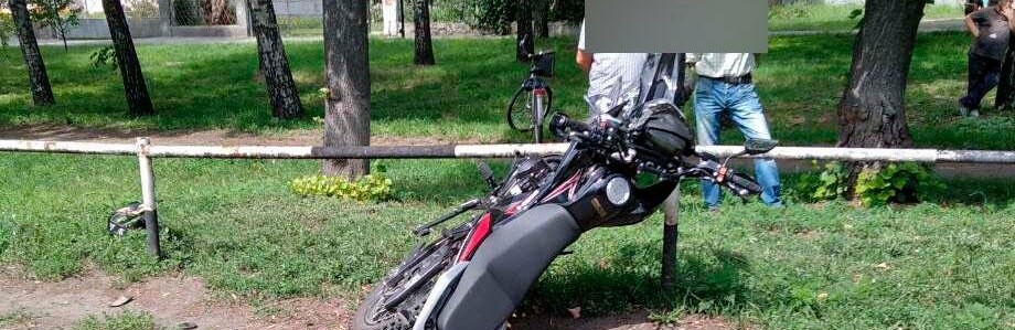 У Лубнах Volkswagen не розминувся з мотоциклом: водій останнього у... У Лубнах Volkswagen не розминувся з мотоциклом: водій останнього у лікарні